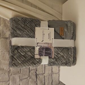 Koolaburra by UGG Crystelle Faux Fur Throw in Wild Dove Grey